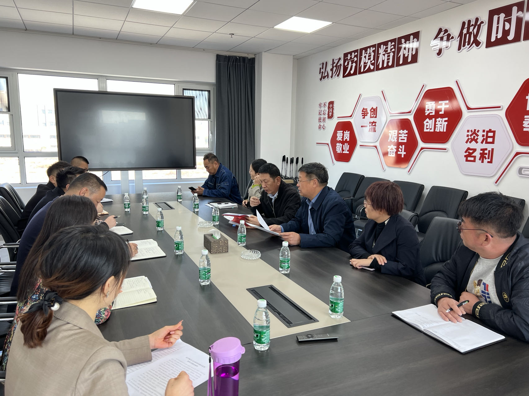 e904408e1c3b41bf245bac18252e61c e904408e1c3b41bf245bac18252e61c